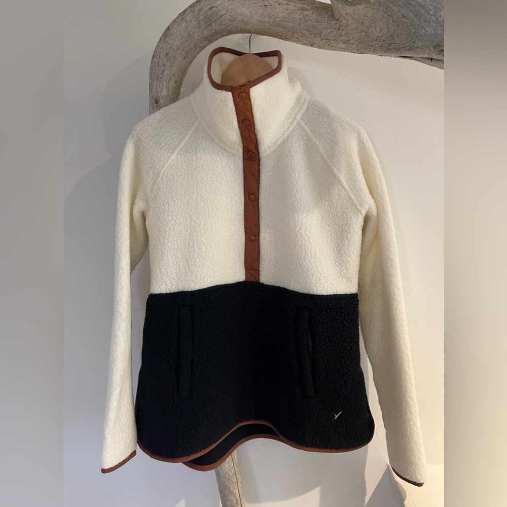 INDYEVA Pecora Sherpa Seeatrr with Side Openings - Never Worn